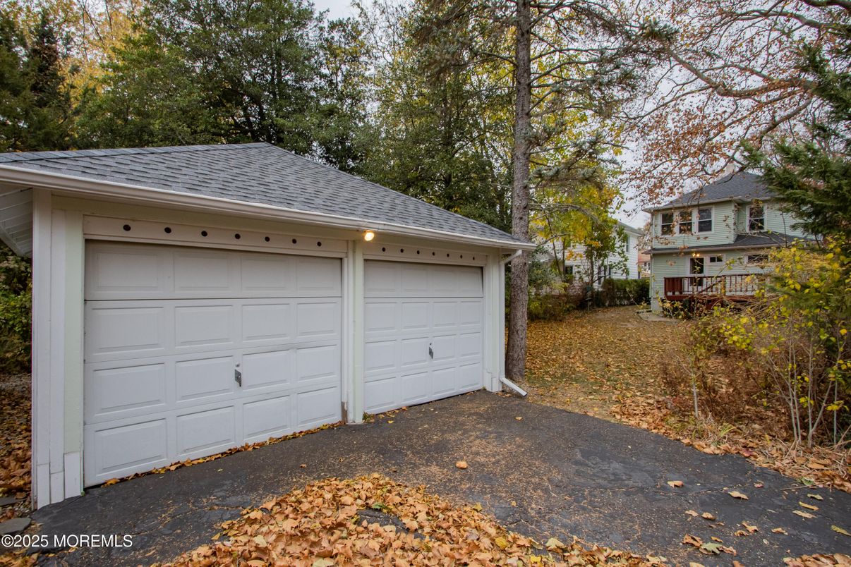 Detached Garage, Exterior