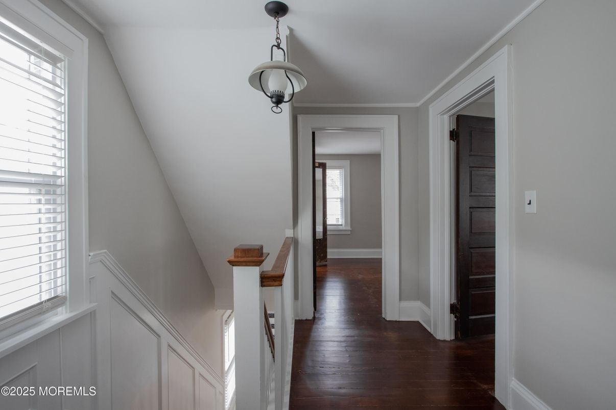 Interior, Pendant Lights, Wood Texture Flooring