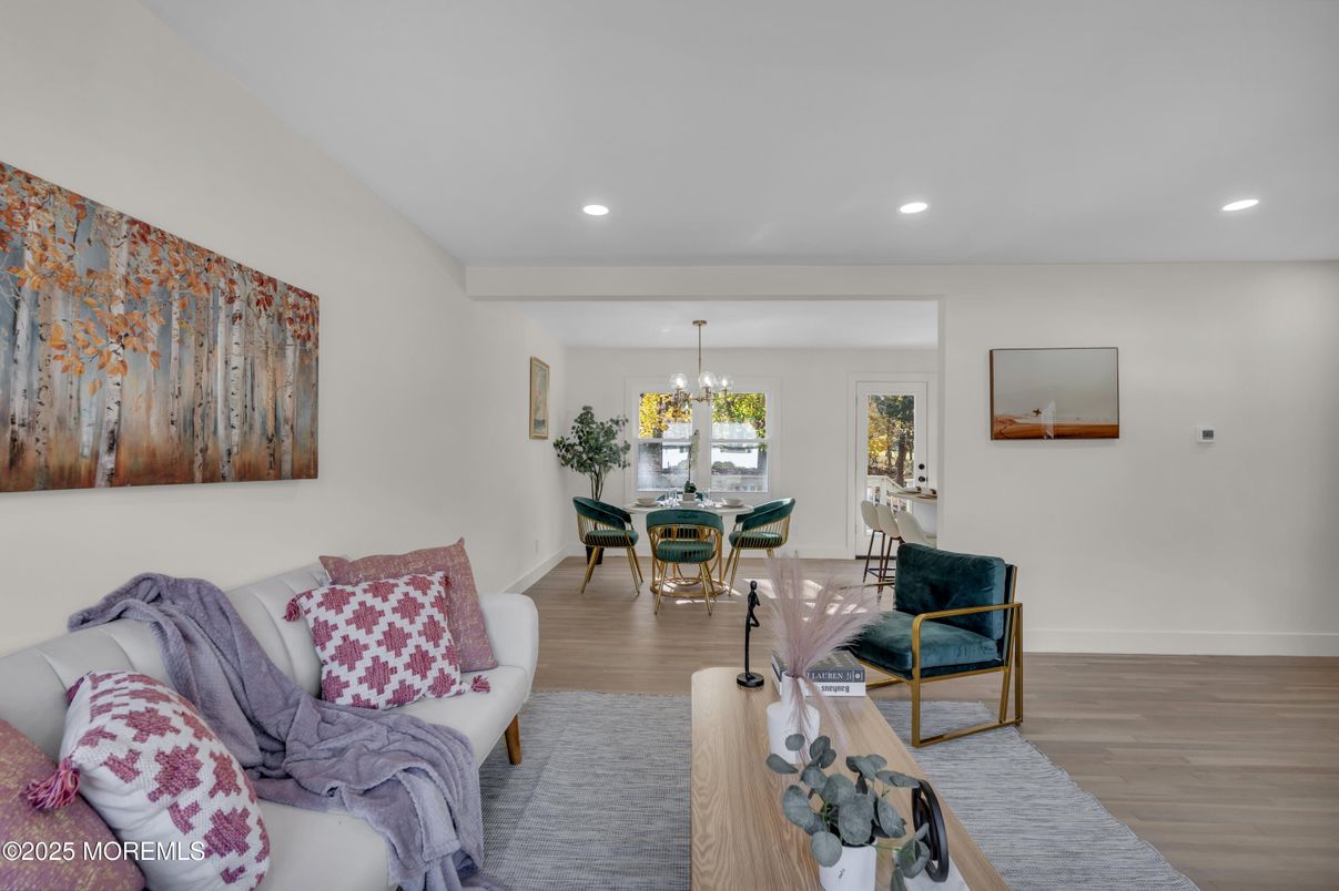 Chandelier, Dining room, Interior, Living room, Recessed Lighting, Wood Texture Flooring