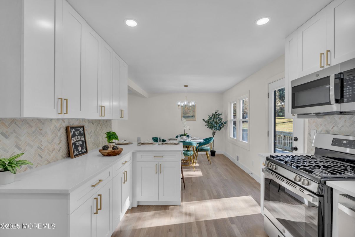 Chandelier, Dining room, Interior, Kitchen, Recessed Lighting, Wood Texture Flooring