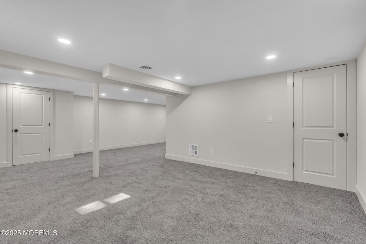 Empty room, Interior, Recessed Lighting