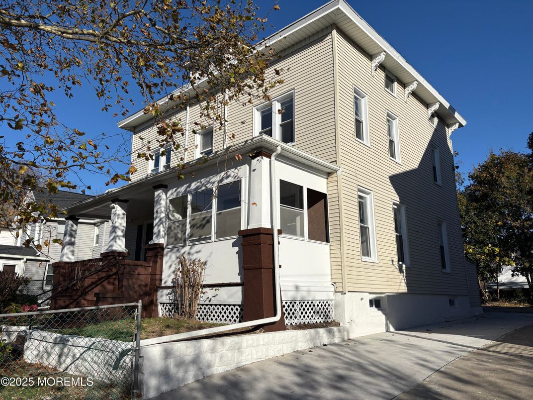 Exterior, Facade, Rowhouse
