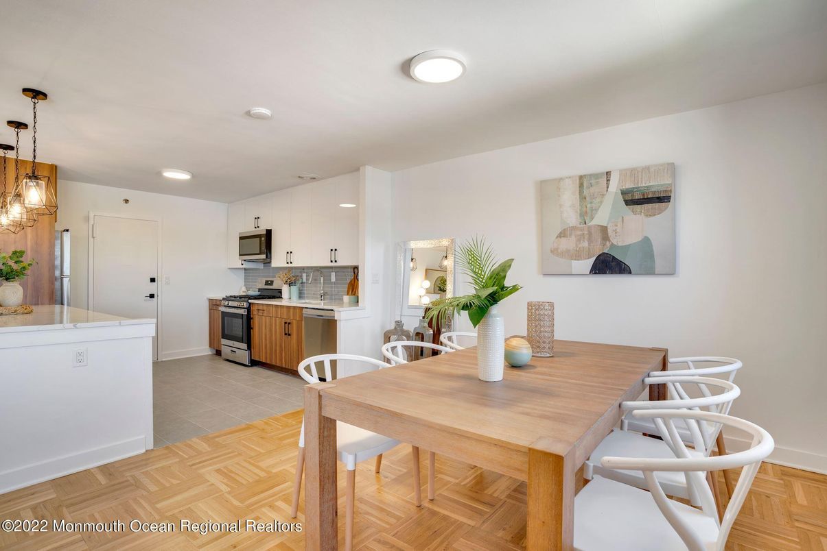 Dining room, Interior, Kitchen, Pendant Lights, Recessed Lighting, Wood Texture Flooring