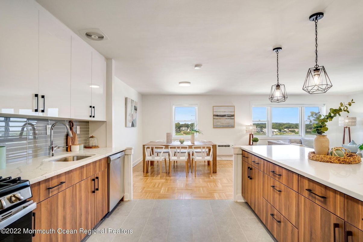 Dining room, Interior, Kitchen, Pendant Lights, Recessed Lighting, Stainless Steel Appliances, Wood Texture Flooring