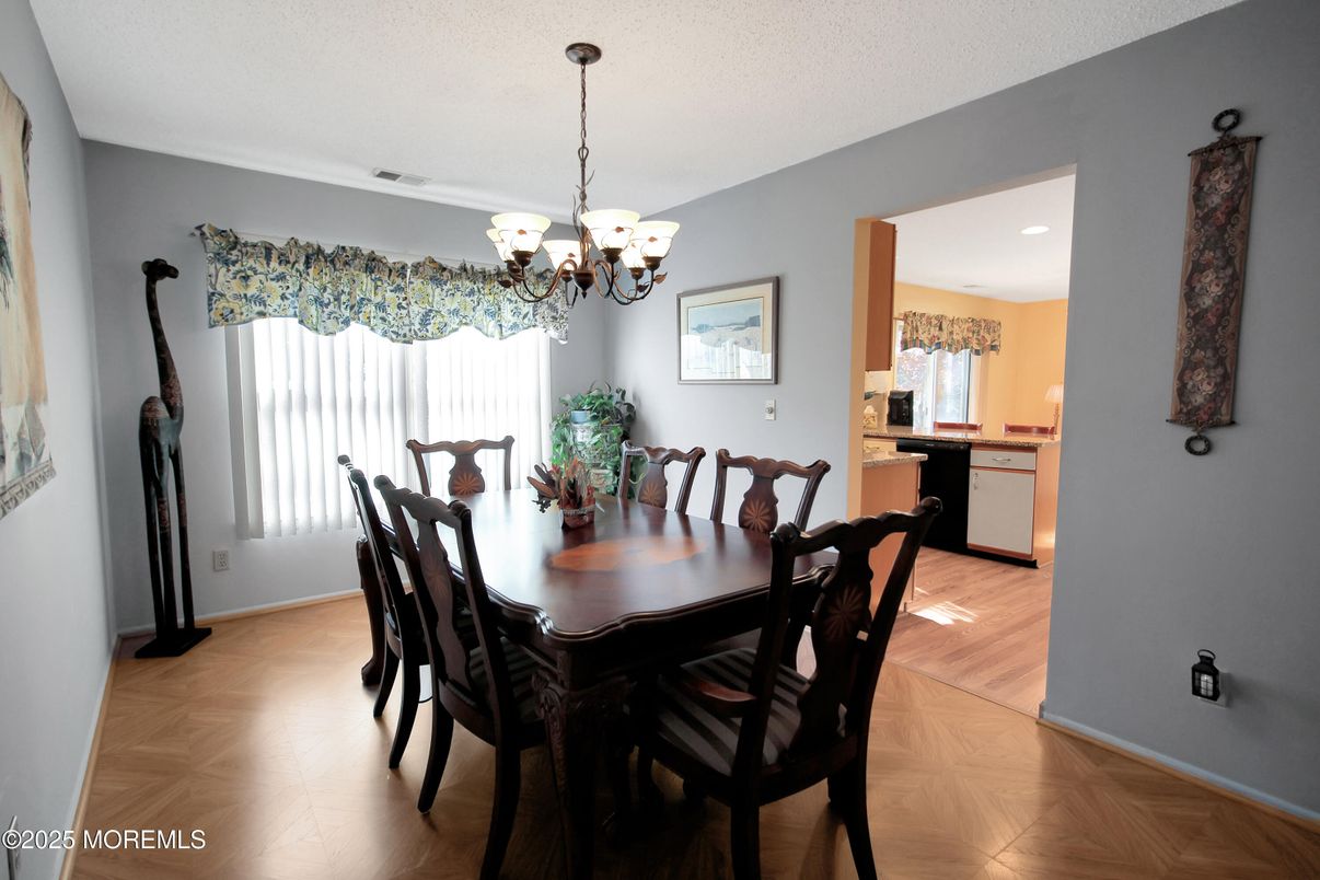 Chandelier, Dining room, Interior, Kitchen, Recessed Lighting, Wood Texture Flooring