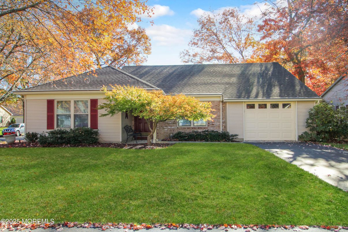 Attached, Exterior, Facade, Brick Facade, Cape Cod