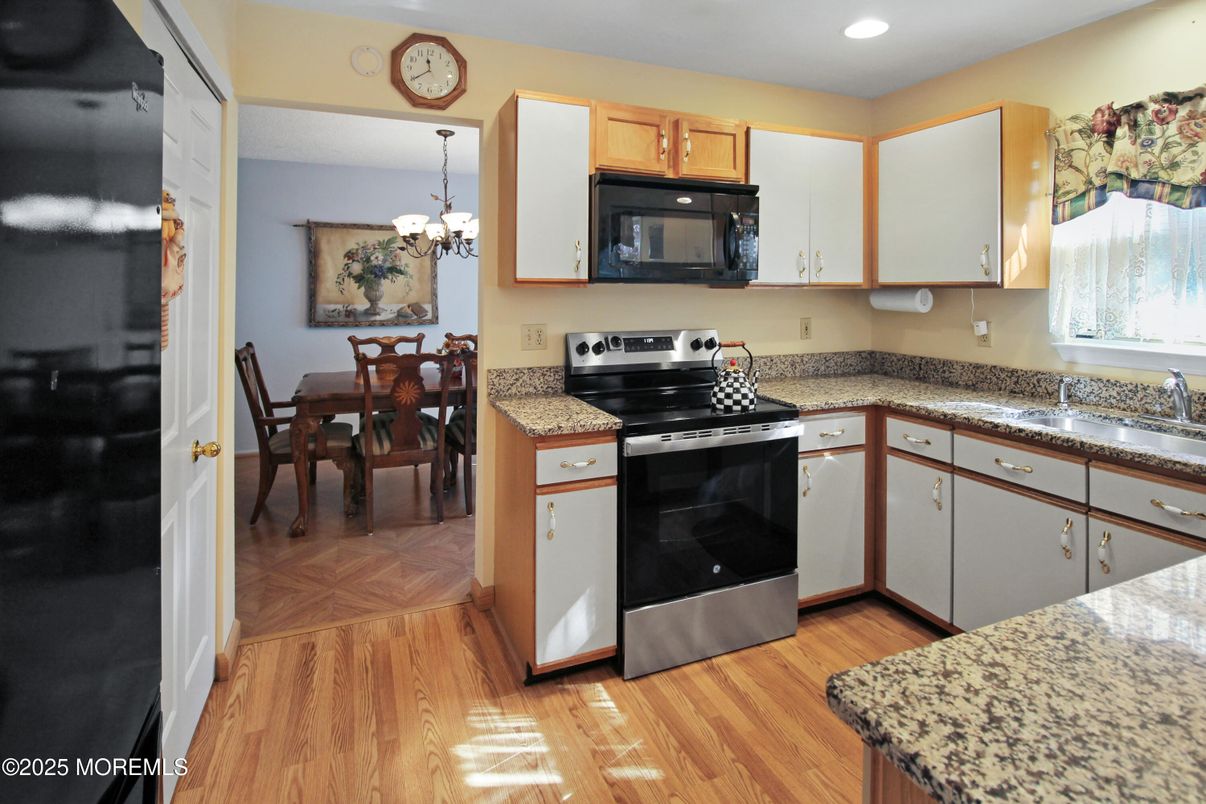 Chandelier, Dining room, Interior, Kitchen, Recessed Lighting, Wood Texture Flooring