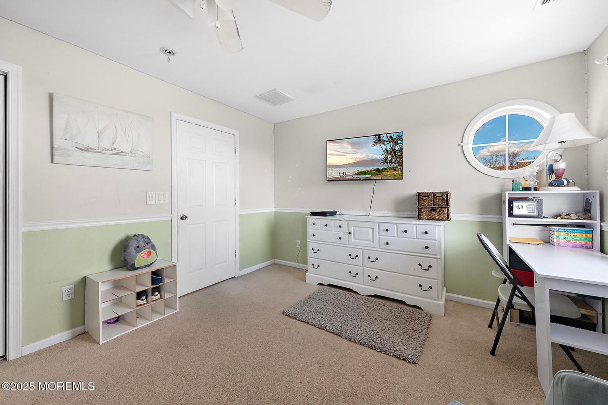 Home Office, Interior