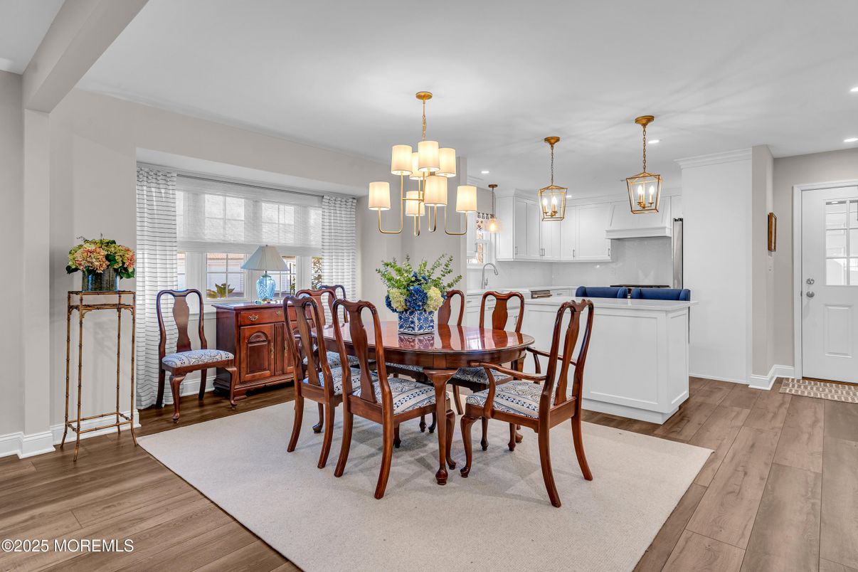 Chandelier, Dining room, Interior, Kitchen, Pendant Lights, Recessed Lighting, Wood Texture Flooring