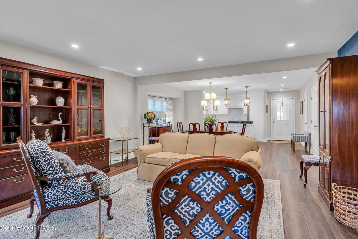Dining room, Interior, Living room, Pendant Lights, Recessed Lighting, Wood Texture Flooring