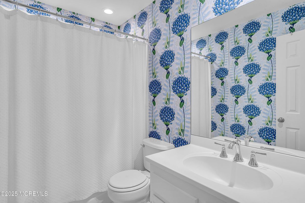 Bathroom, Interior, Recessed Lighting