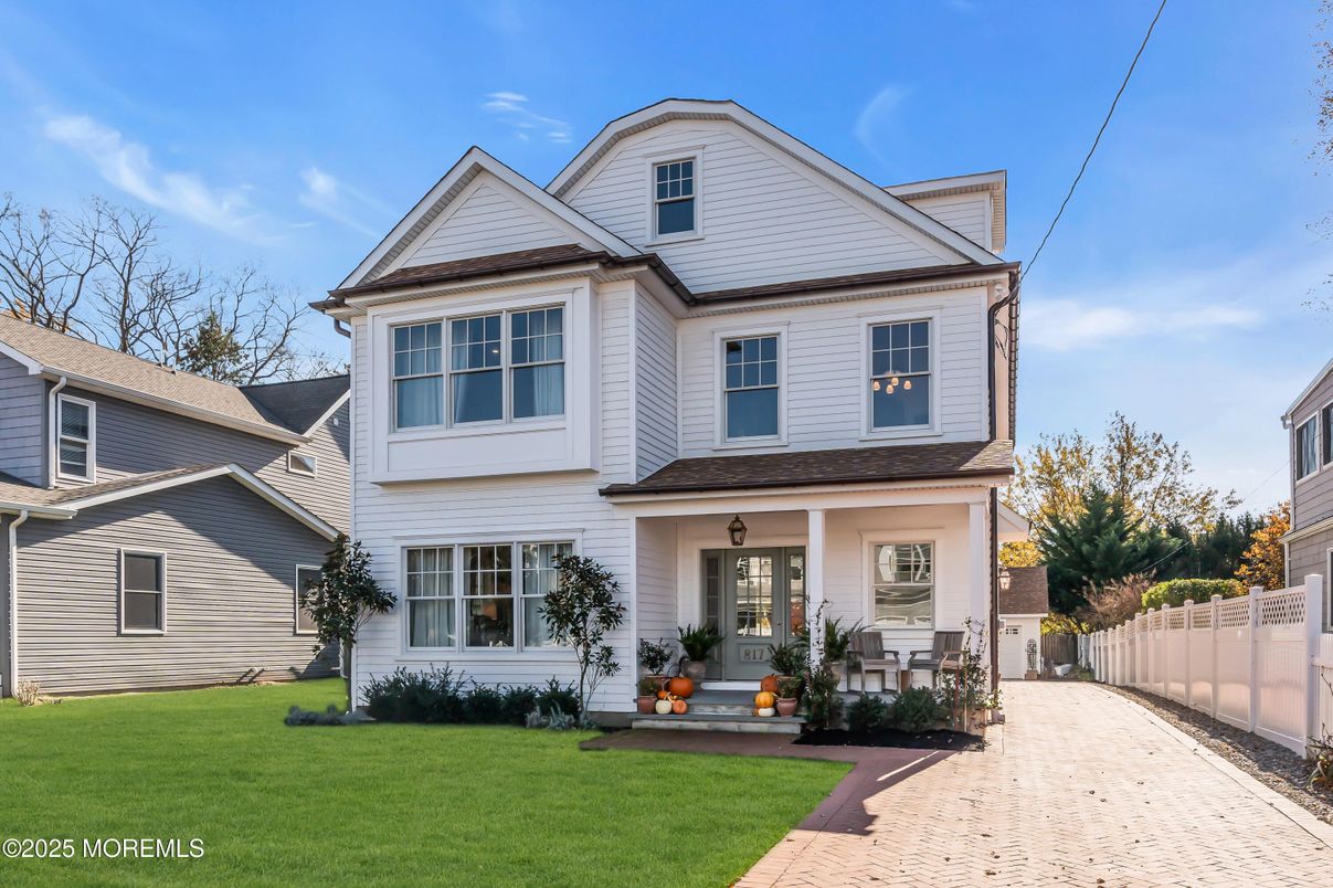 Exterior, Facade, Queen Anne Victorian