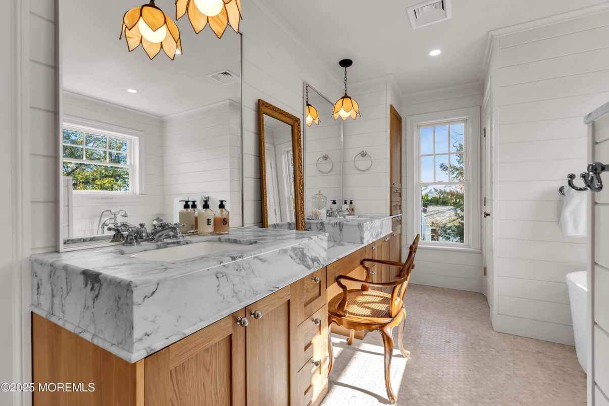 Bathroom, Interior, Pendant Lights, Recessed Lighting