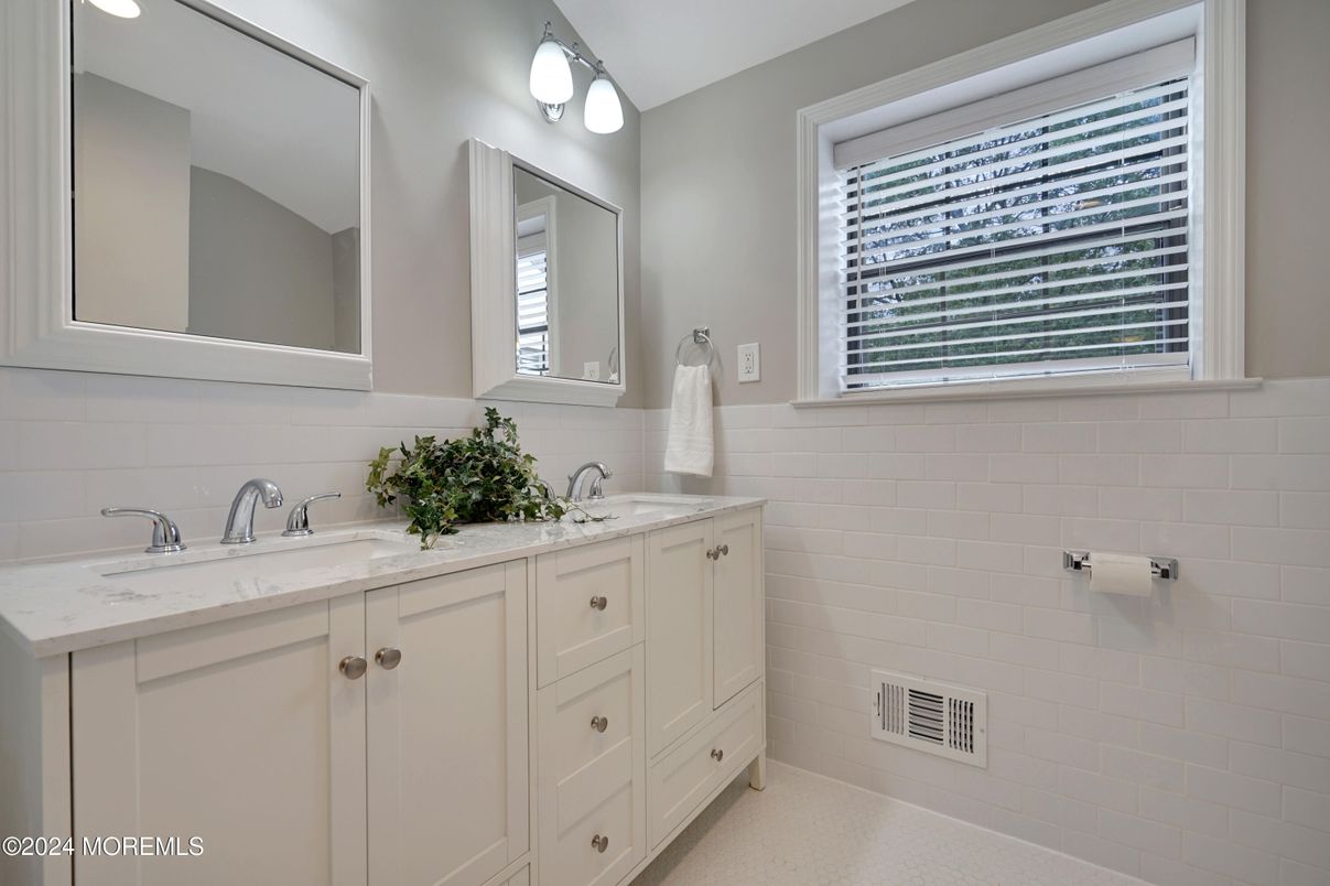 Bathroom, Dual Sink Vanities, Interior