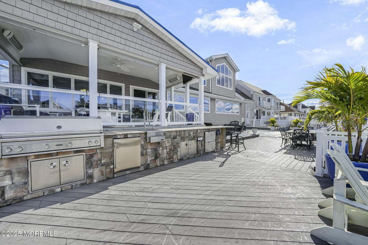 Exterior, Outdoor Kitchen