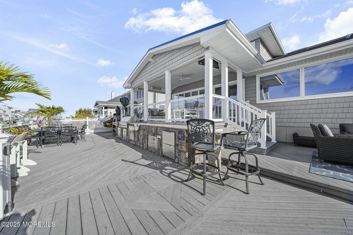 Exterior, Outdoor Kitchen