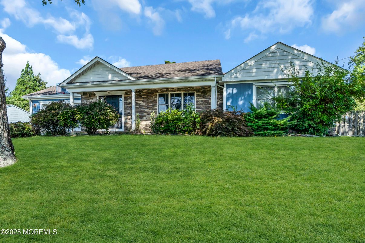 Backyard, Exterior, Facade, Brick Facade, Ranch