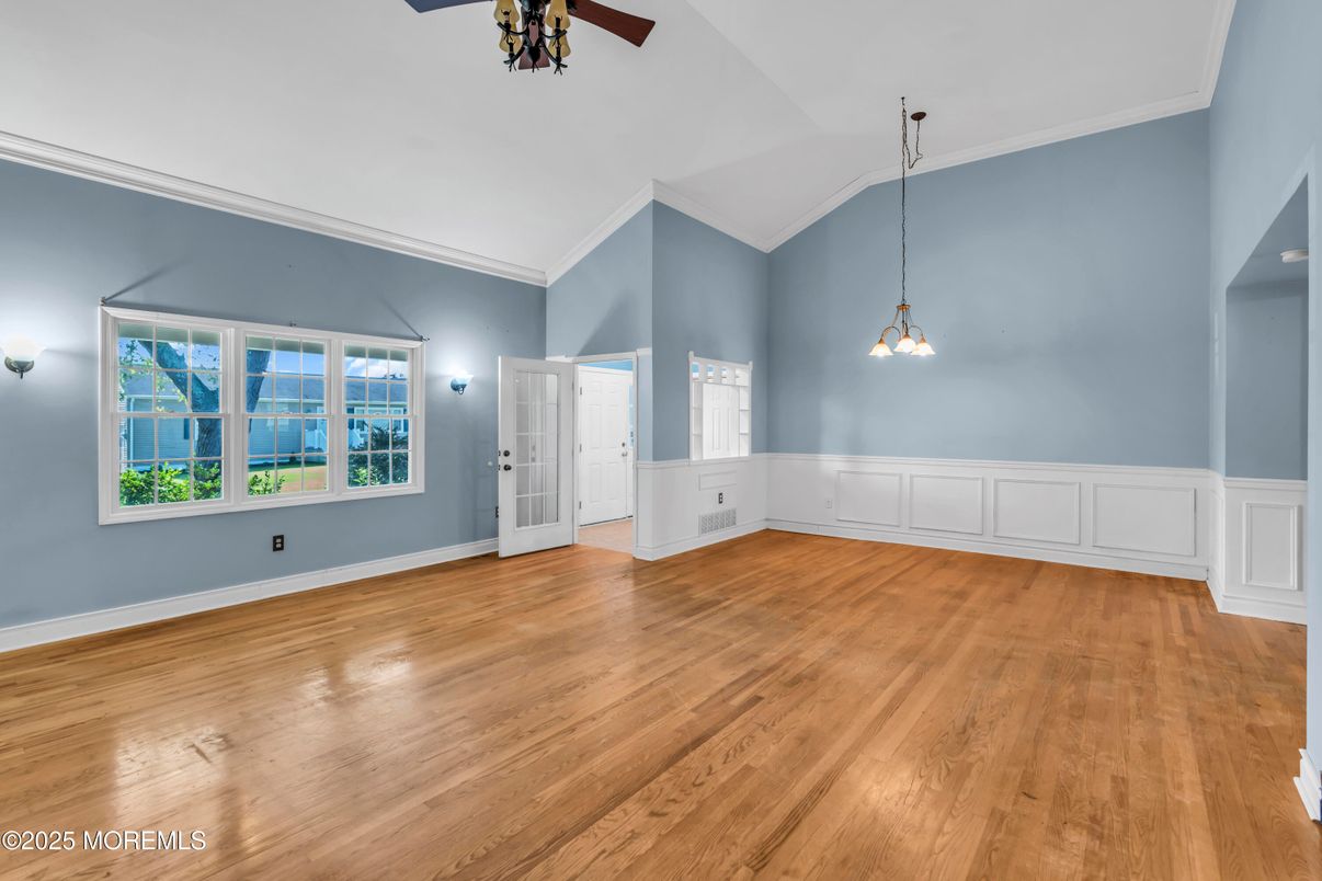 Empty room, Interior, Pendant Lights, Wood Texture Flooring