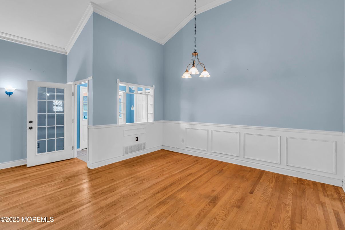 Empty room, Interior, Pendant Lights, Wood Texture Flooring