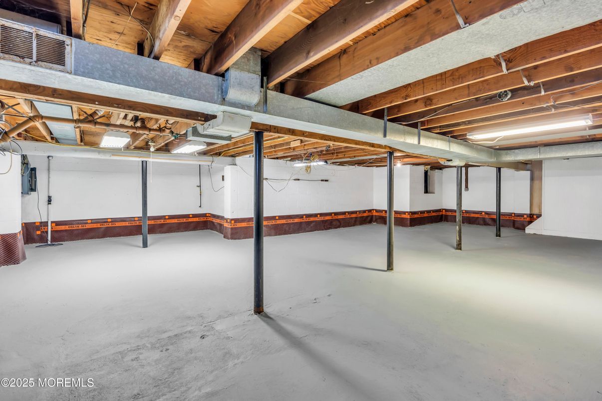 Garage, Interior, Wooden Beams, Wooden Ceilings