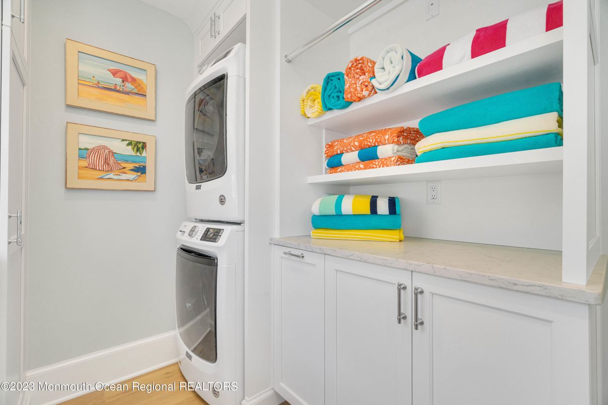 Interior, Washer, Wood Texture Flooring