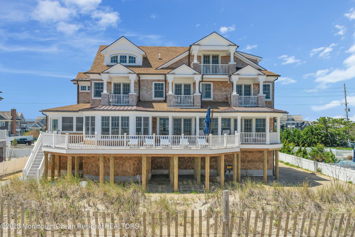 Exterior, Facade, Queen Anne Victorian