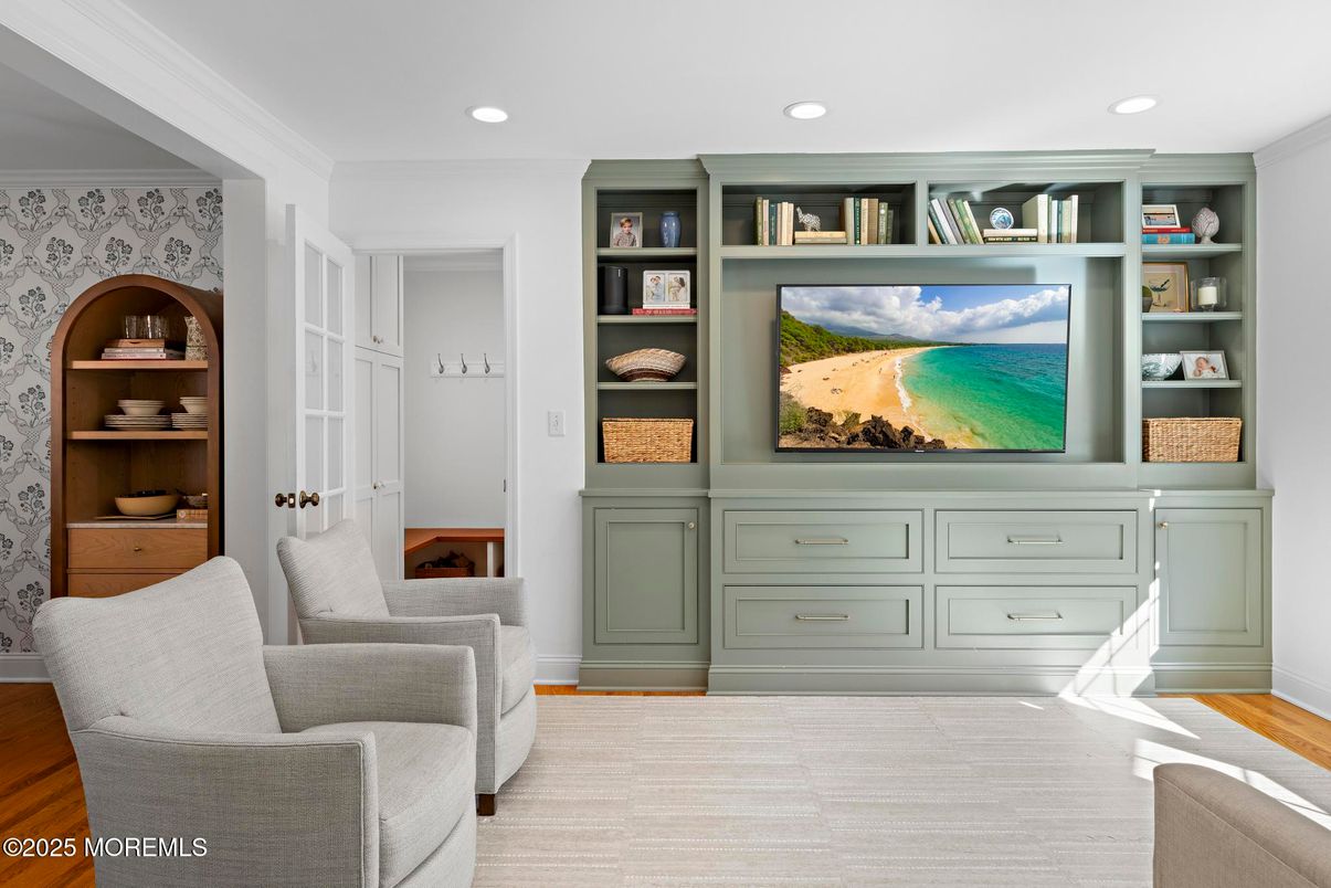 Interior, Recessed Lighting, Wood Texture Flooring