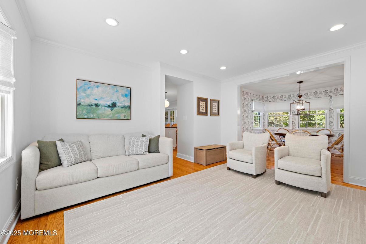 Dining room, Interior, Living room, Pendant Lights, Recessed Lighting, Wood Texture Flooring