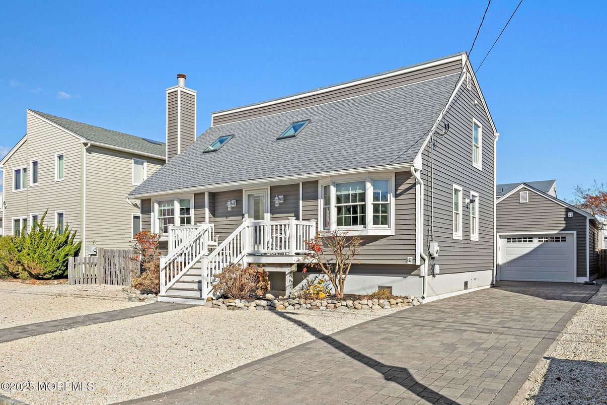 Detached Garage, Exterior