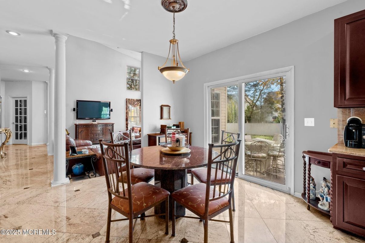 Dining room, Interior, Pendant Lights, Recessed Lighting