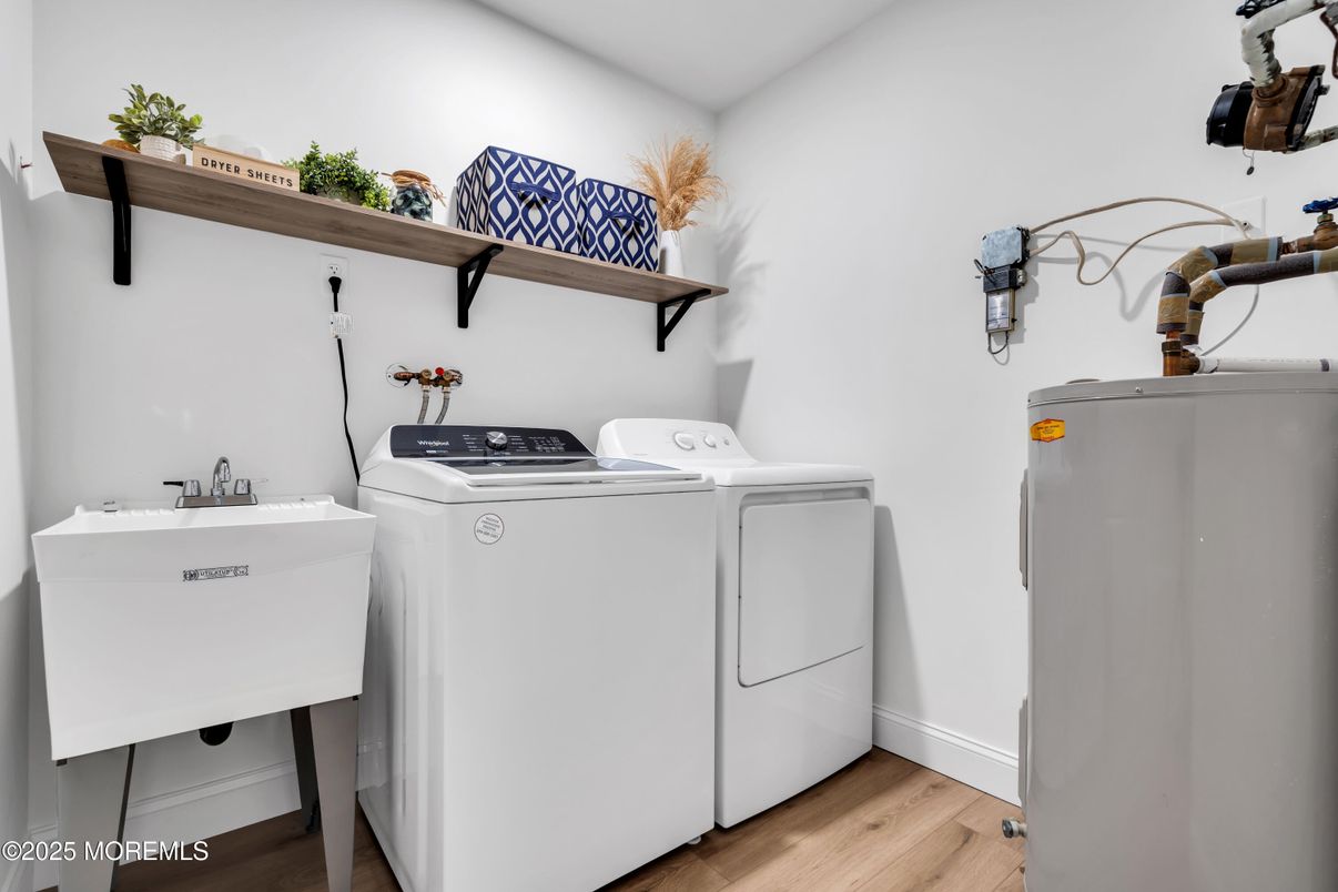Interior, Washer, Wood Texture Flooring