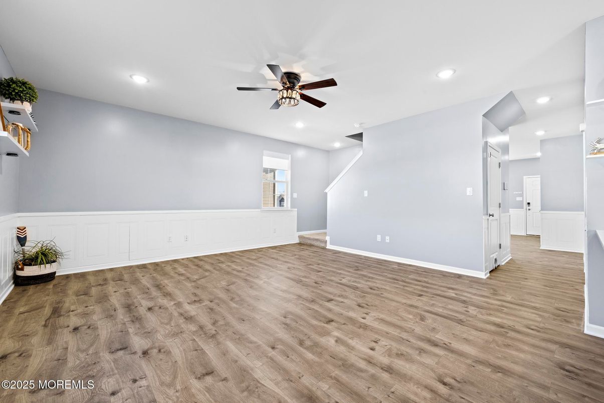 Empty room, Interior, Recessed Lighting, Wood Texture Flooring
