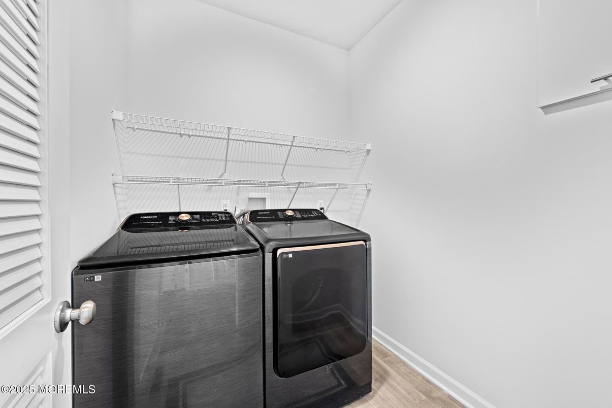 Interior, Utility Closets, Washer, Wood Texture Flooring