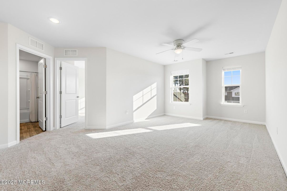 Empty room, Interior, Recessed Lighting