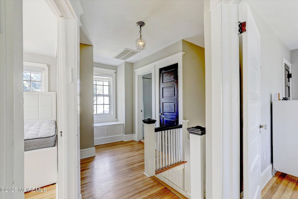 Interior, Pendant Lights, Wood Texture Flooring