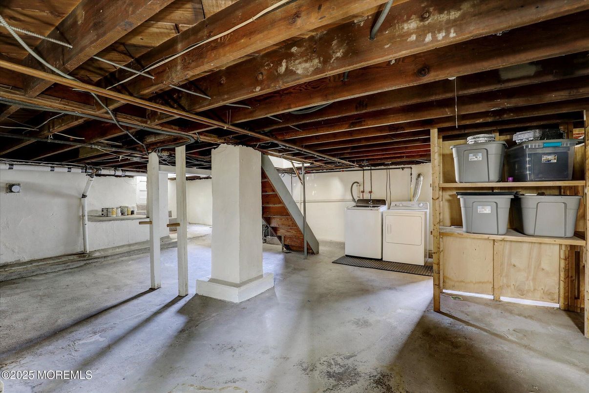 Interior, Washer, Wooden Beams