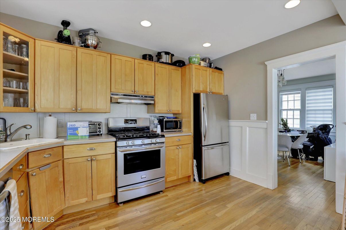 Dining room, Interior, Kitchen, Recessed Lighting, Wood Texture Flooring