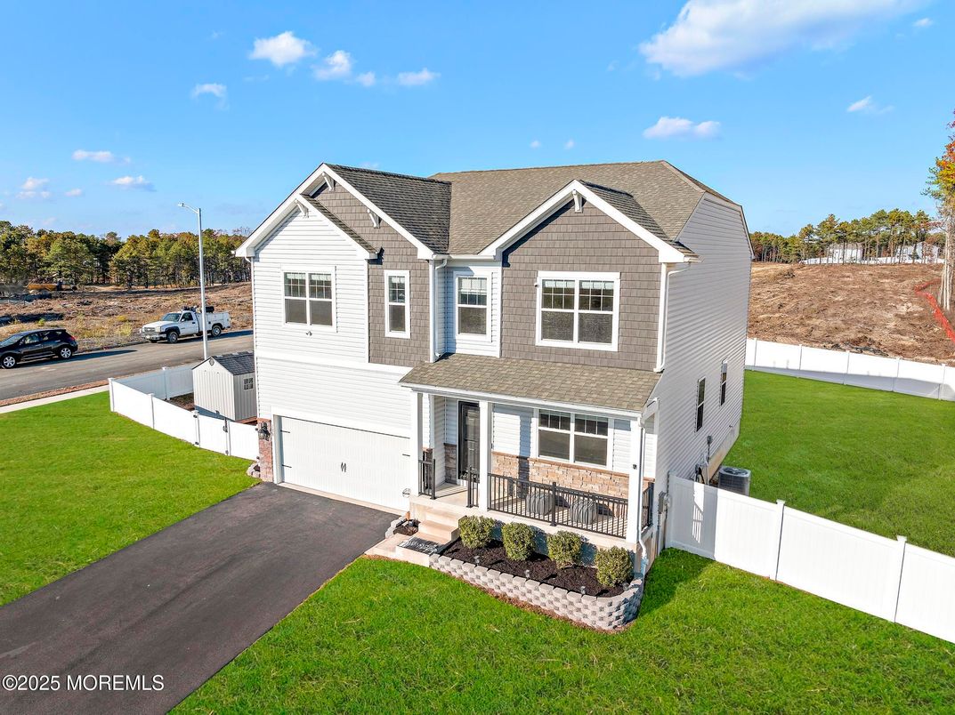 Attached, Exterior, Facade, Farmhouse