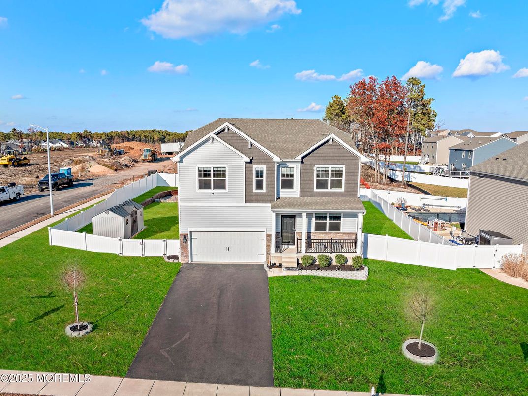 Attached, Exterior, Facade, Farmhouse