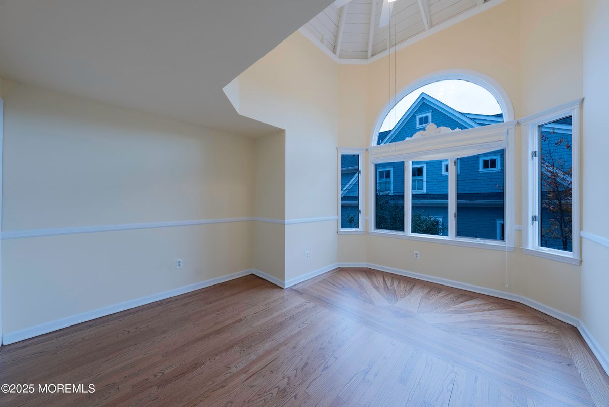 Empty room, Interior, Pendant Lights, Wood Texture Flooring