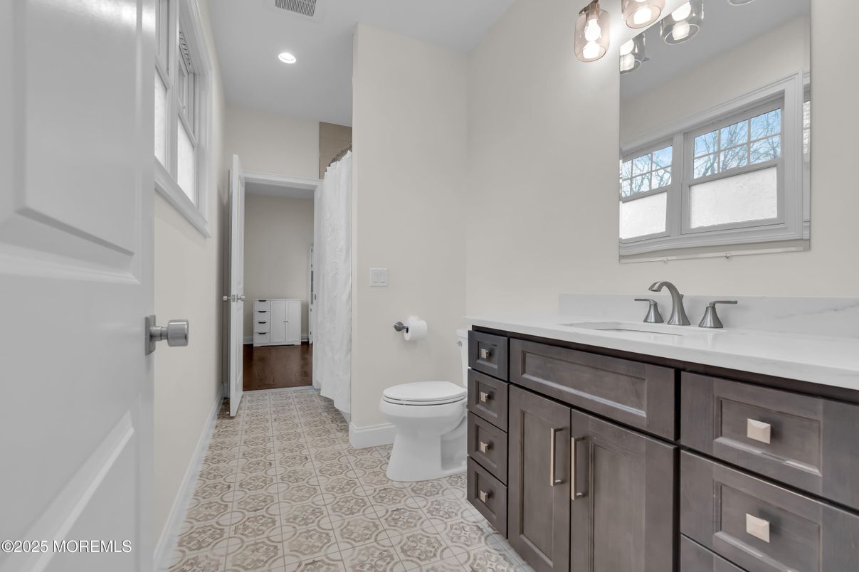 Bathroom, Interior, Recessed Lighting