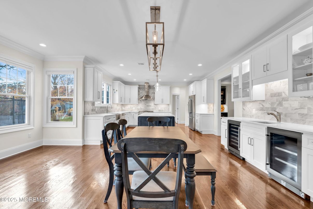 Dining room, Interior, Kitchen, Pendant Lights, Recessed Lighting, Wood Texture Flooring