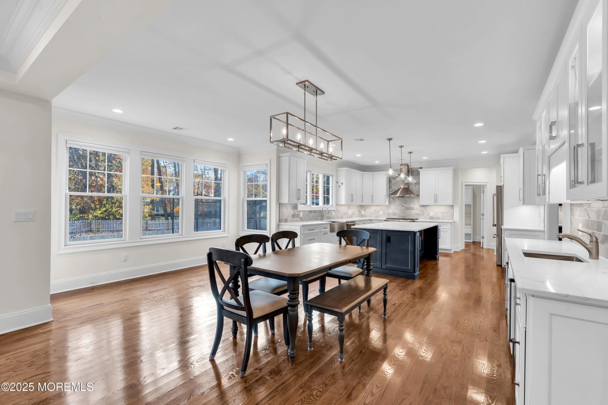 Chandelier, Dining room, Interior, Kitchen, Pendant Lights, Recessed Lighting, Wood Texture Flooring