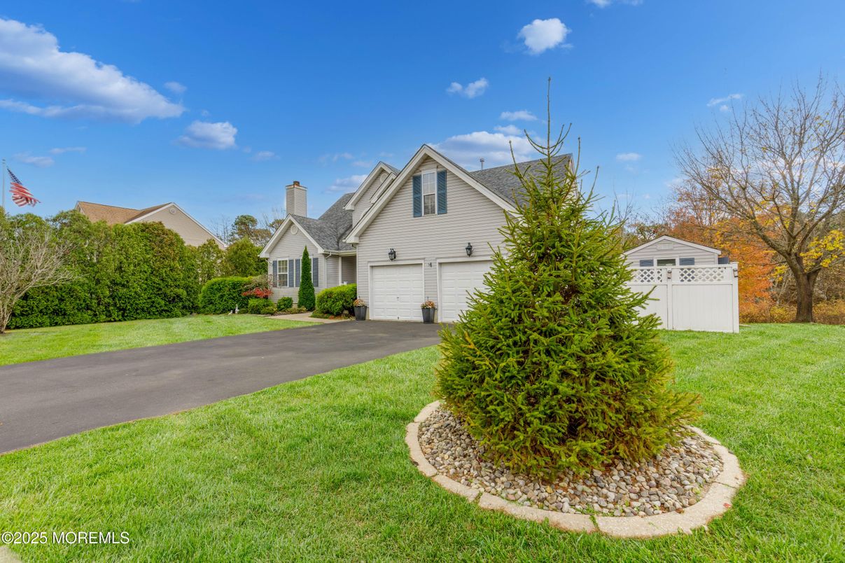 Attached, Exterior, Facade, French Provincial