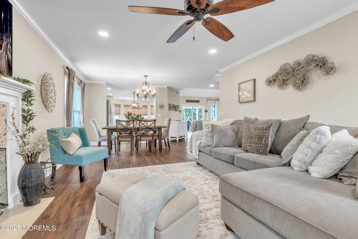 Chandelier, Dining room, Interior, Living room, Recessed Lighting, Wood Texture Flooring