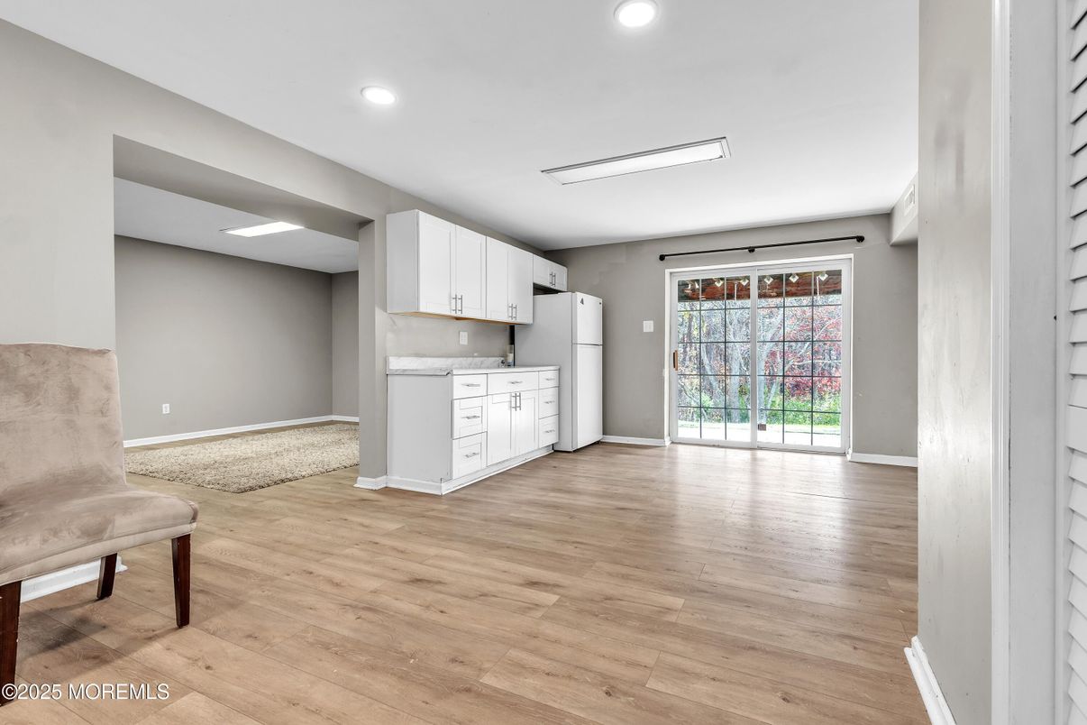 Interior, Recessed Lighting, Wood Texture Flooring