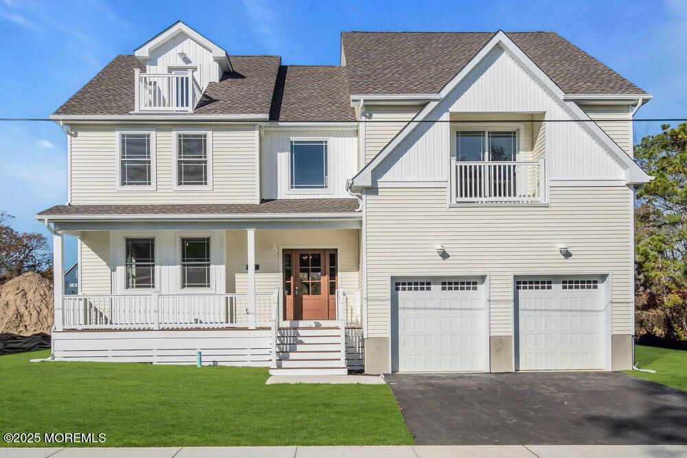 Attached, Exterior, Facade, Farmhouse