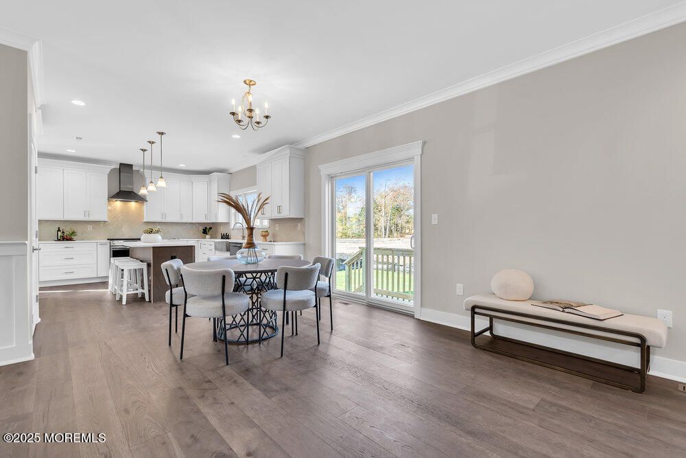 Chandelier, Dining room, Interior, Kitchen, Pendant Lights, Recessed Lighting, Wood Texture Flooring