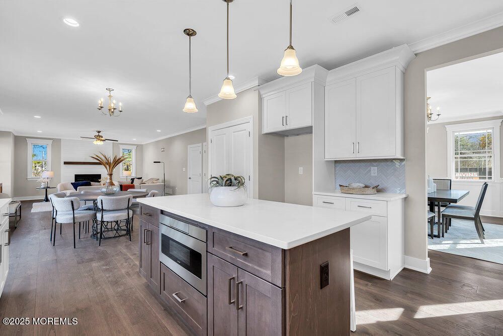 Chandelier, Dining room, Interior, Kitchen, Pendant Lights, Recessed Lighting, Wood Texture Flooring