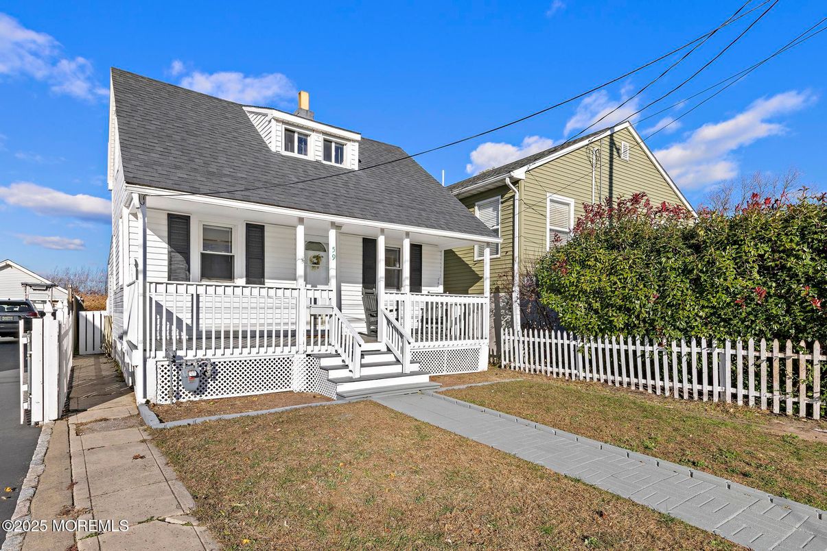 Exterior, Facade, Cape Cod
